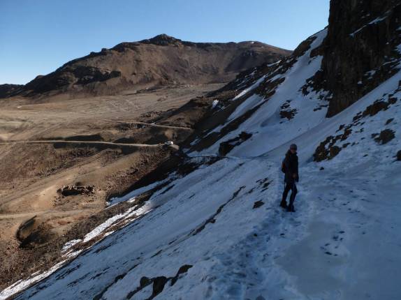 Voltando para a Fiona após caminhada em montanha na região do Chacaltaya, na Bolívia